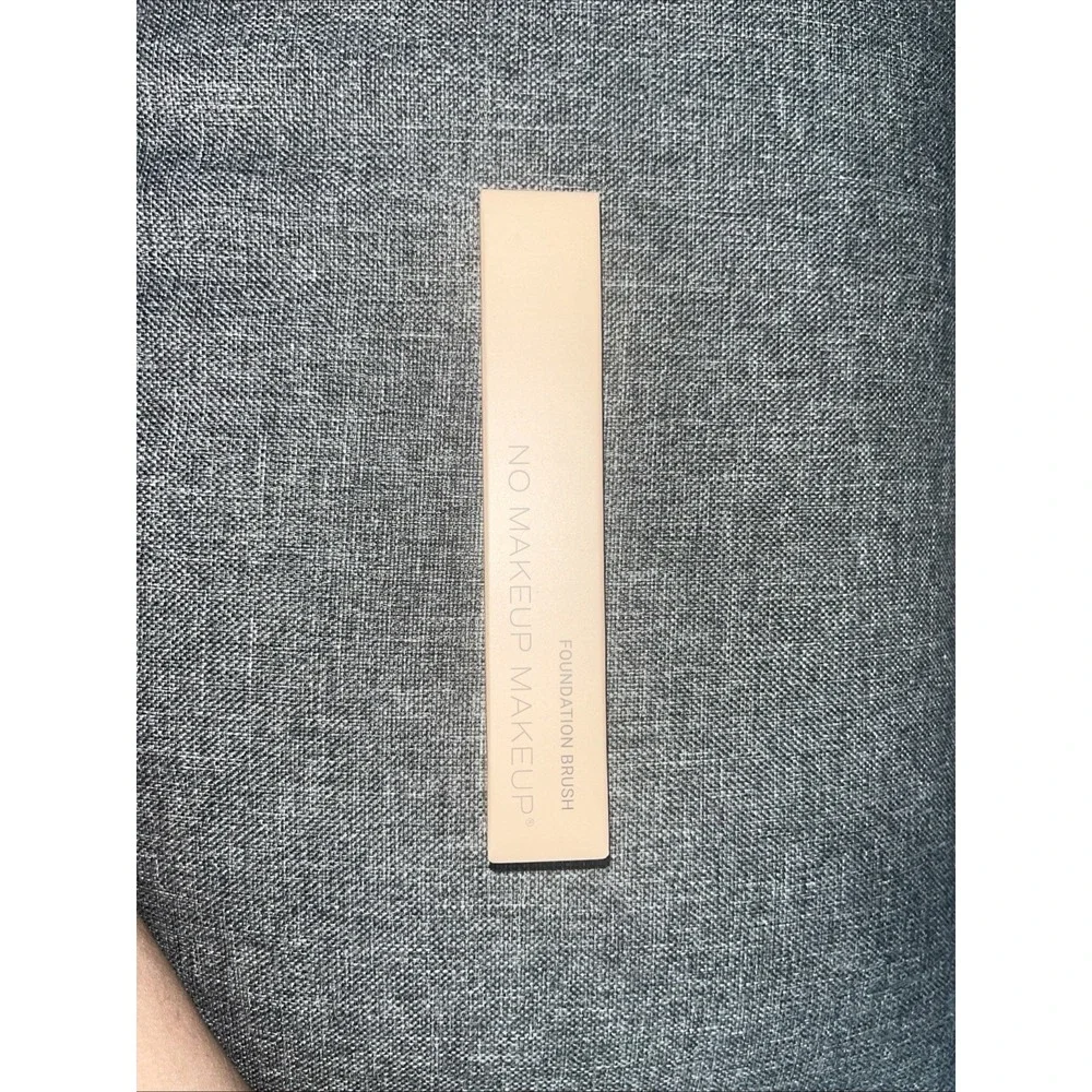 No Makeup Makeup - Foundation Brush  - NEW IN BOX